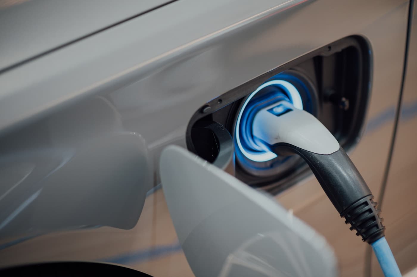CCS2 vs. Tesla Supercharger — průvodce nabíjecími standardy