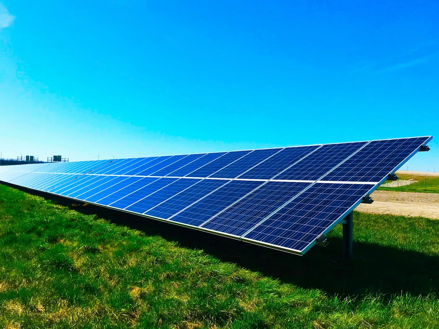 Nabíjení elektromobilu doma — wallbox, tarify, instalace